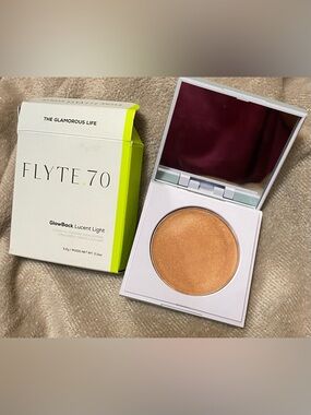 Flyte 70 Glow Back Cream to Powder Highlight The Glamorous Life